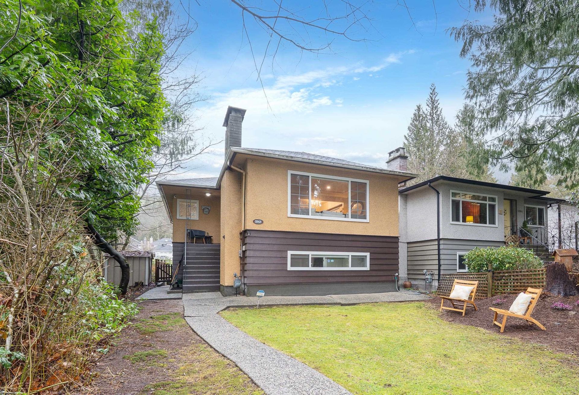 1068 Canyon Boulevard, Canyon Heights NV, North Vancouver 2