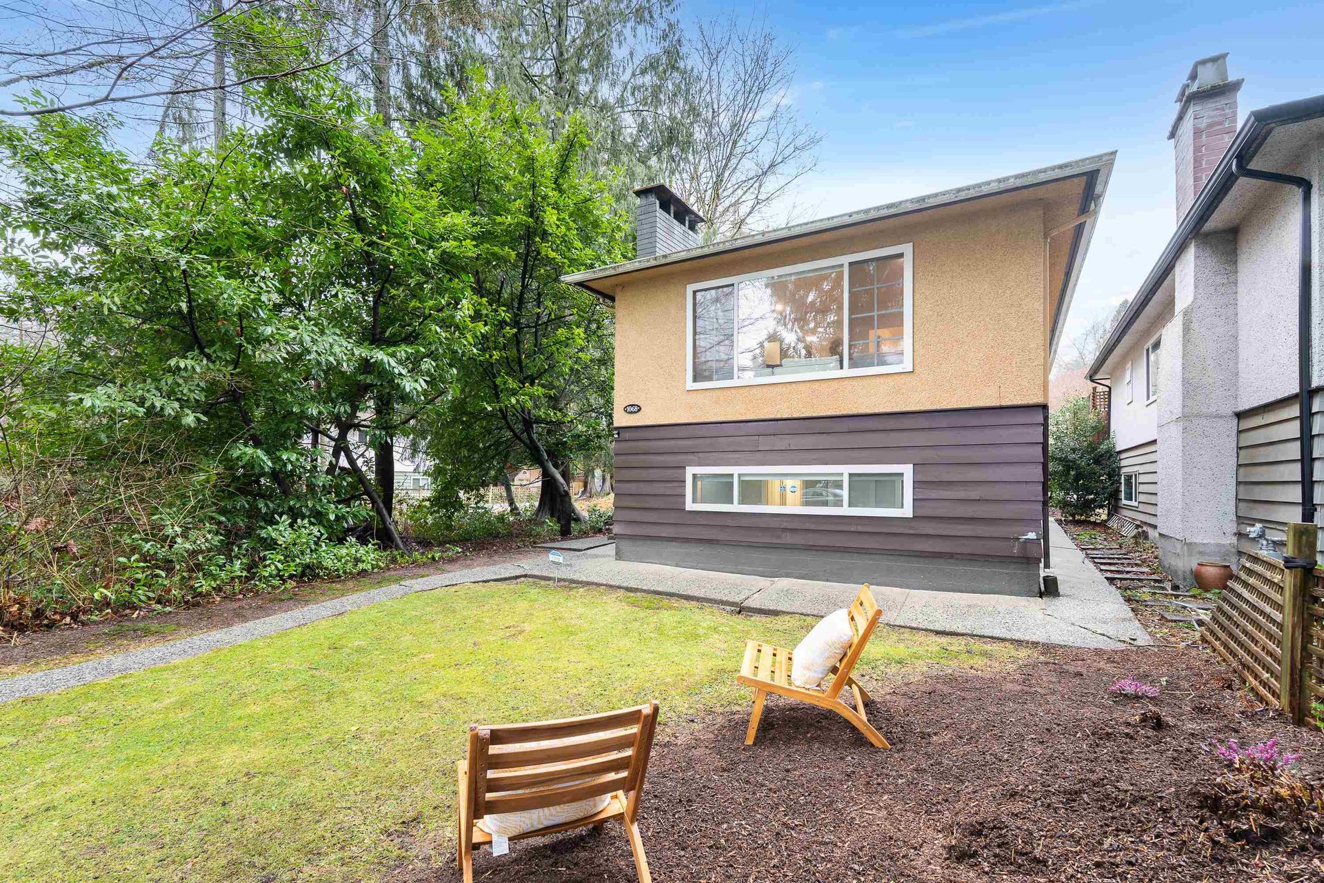 1068 Canyon Boulevard, Canyon Heights NV, North Vancouver 3