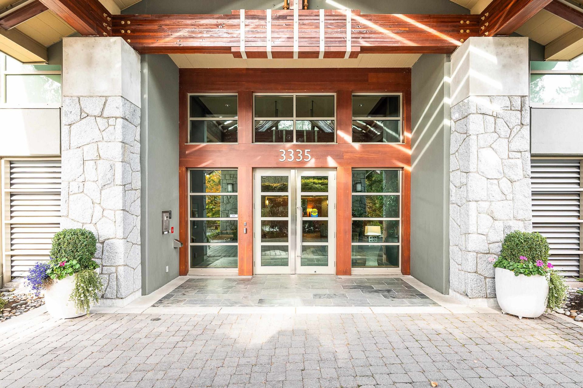 1101 - 3335 Cypress Place, Cypress Park Estates, West Vancouver 3