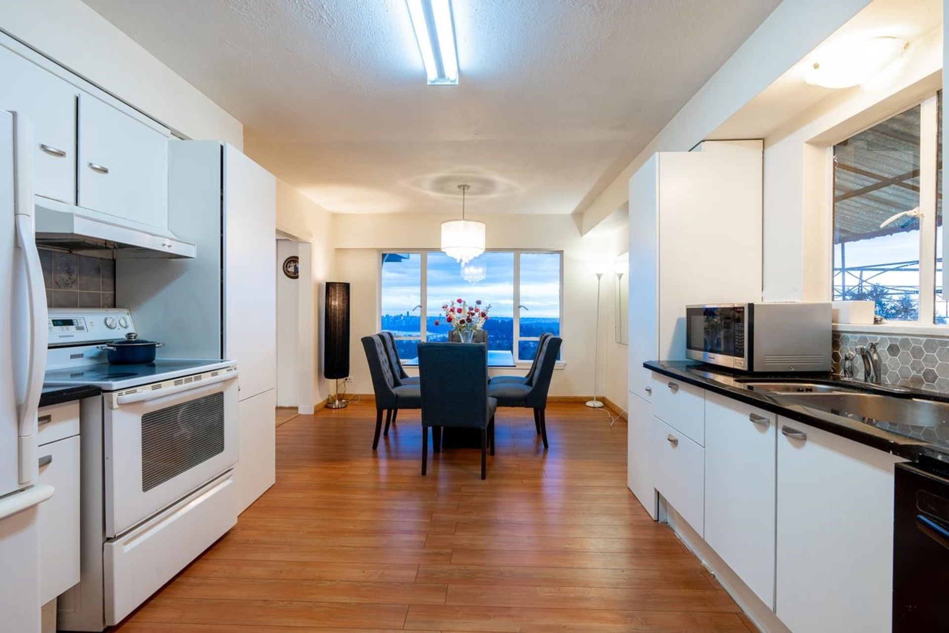 797-eyremount-drive-british-properties-west-vancouver-24 at 797 Eyremount Drive, British Properties, West Vancouver