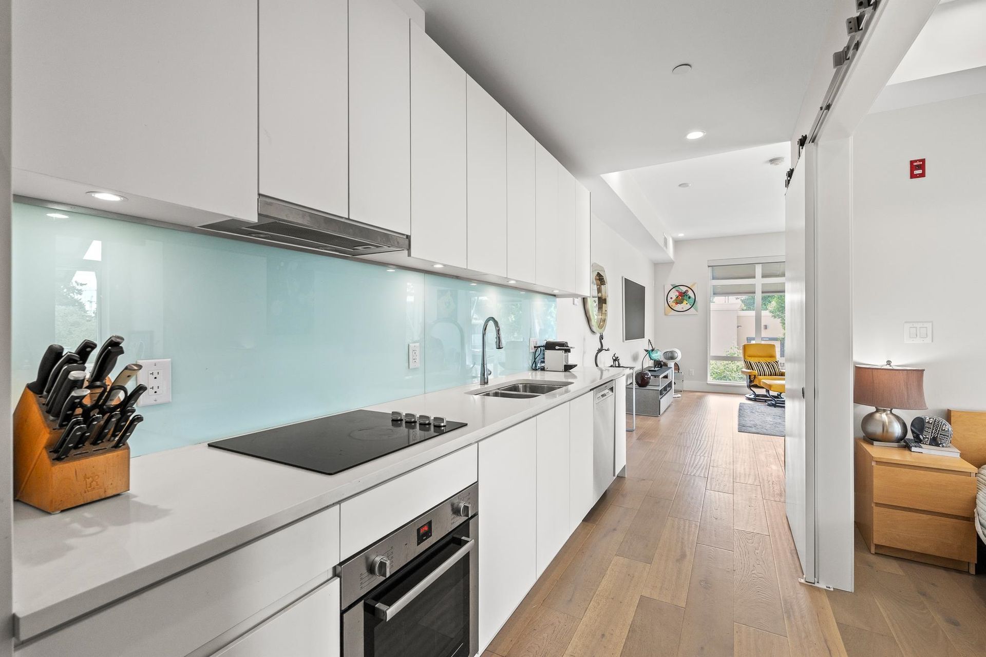 202 - 1591 Bowser Avenue, Norgate, North Vancouver 4