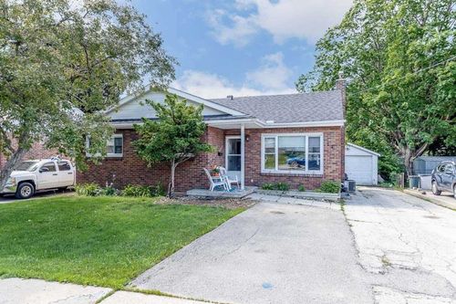 228-e-wellington-st-wellington-barrie-02 at 228 E Wellington Street, Wellington, Barrie