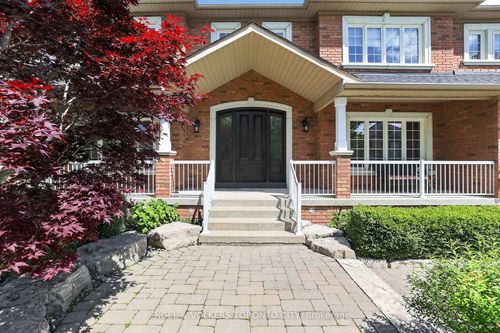 8-duncton-wood-crescent-hills-of-st-andrew-aurora-on-02 at 8 Duncton Wood Crescent, Hills of St Andrew, Aurora
