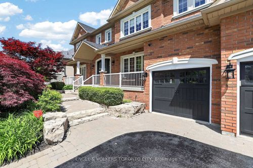8-duncton-wood-crescent-hills-of-st-andrew-aurora-on-03 at 8 Duncton Wood Crescent, Hills of St Andrew, Aurora