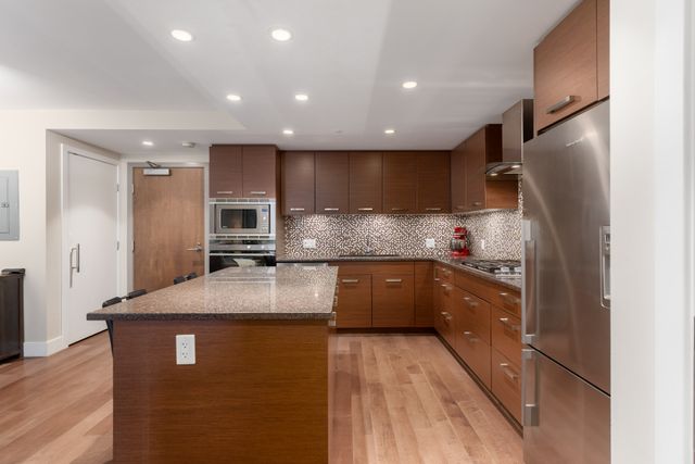 13th-st-w-210-210-north-vancouver-jamie-macdougall-13 at 210 - 210 WEST 13T Street, Central Lonsdale, North Vancouver