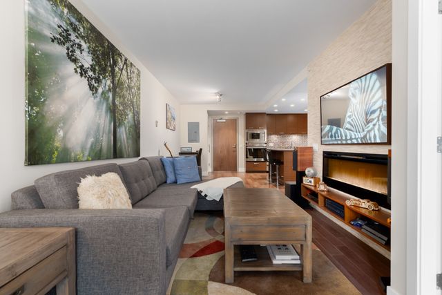 13th-st-w-210-210-north-vancouver-jamie-macdougall-6 at 210 - 210 WEST 13T Street, Central Lonsdale, North Vancouver