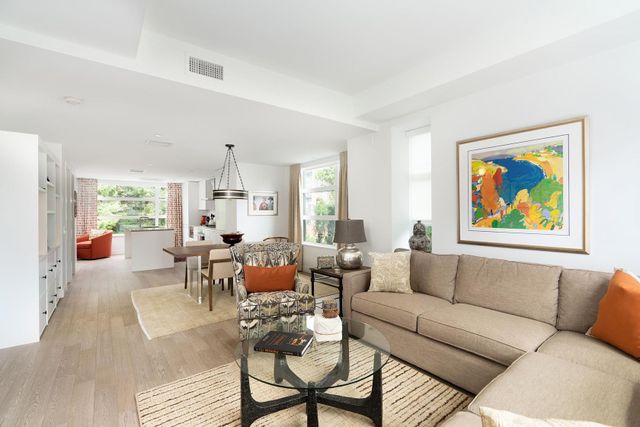 1055-ridgewood-drive-edgemont-north-vancouver-06 at 204 - 1055 Ridgewood Drive, Edgemont, North Vancouver