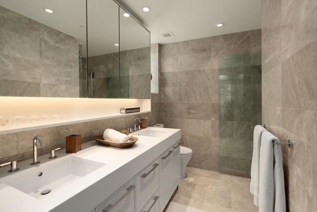 1055-ridgewood-drive-edgemont-north-vancouver-19 at 204 - 1055 Ridgewood Drive, Edgemont, North Vancouver