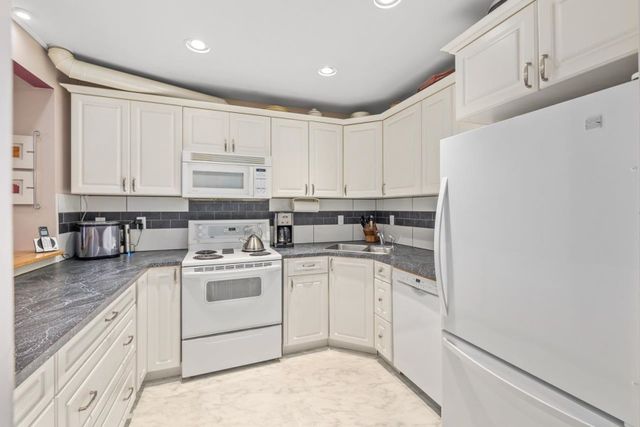 1960-rufus-drive-westlynn-north-vancouver-08 at 4 - 1960 Rufus Drive, Westlynn, North Vancouver