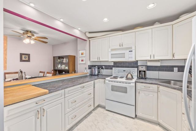 1960-rufus-drive-westlynn-north-vancouver-09 at 4 - 1960 Rufus Drive, Westlynn, North Vancouver