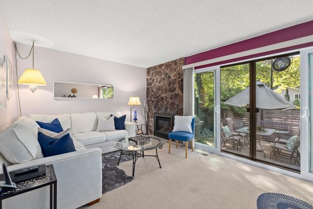 1960-rufus-drive-westlynn-north-vancouver-11 at 4 - 1960 Rufus Drive, Westlynn, North Vancouver