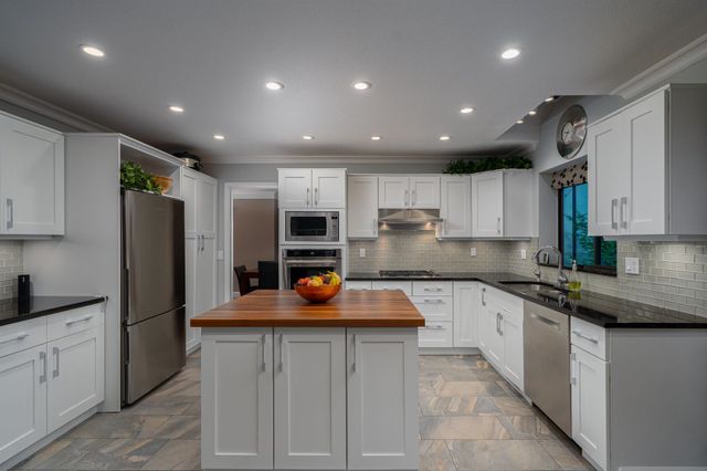 5791-grousewoods-crescent-grouse-woods-north-vancouver-11 at 5791 Grousewoods Crescent, Grouse Woods, North Vancouver