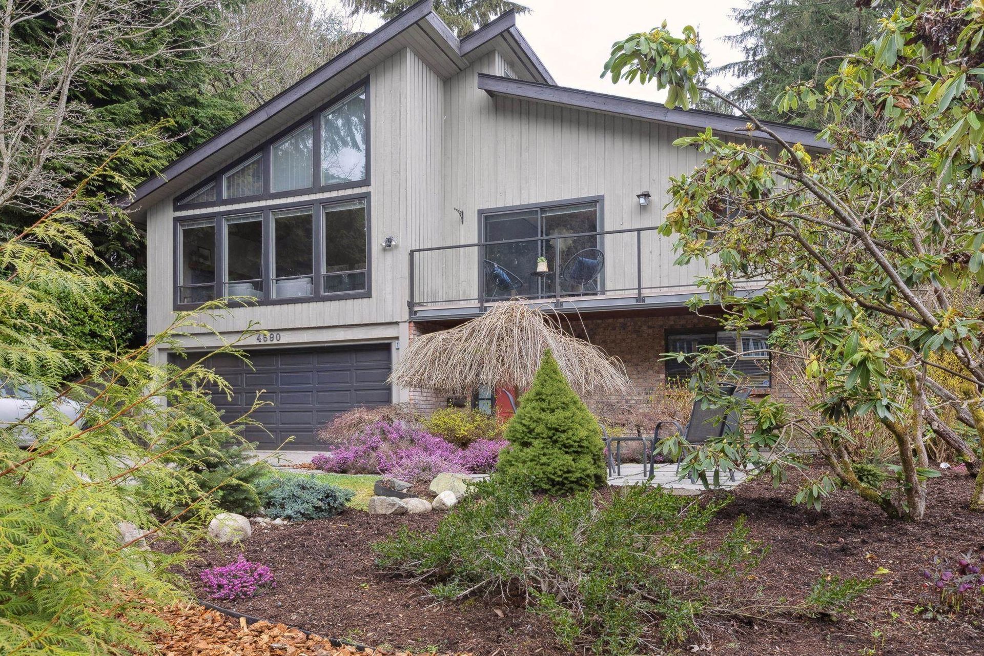 4590 Mapleridge Drive, Canyon Heights NV, North Vancouver photo number 1