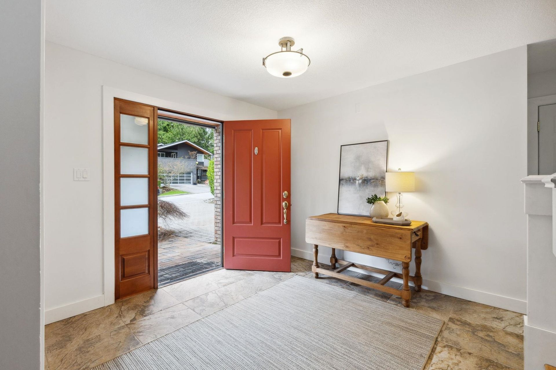 4590 Mapleridge Drive, Canyon Heights NV, North Vancouver photo number 1