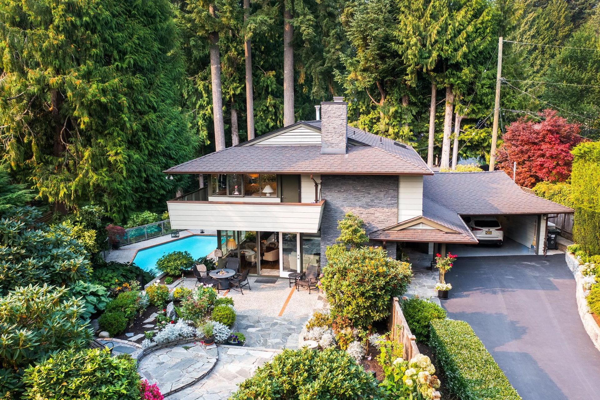 4423 Patterdale Drive, Canyon Heights NV, North Vancouver photo number 1