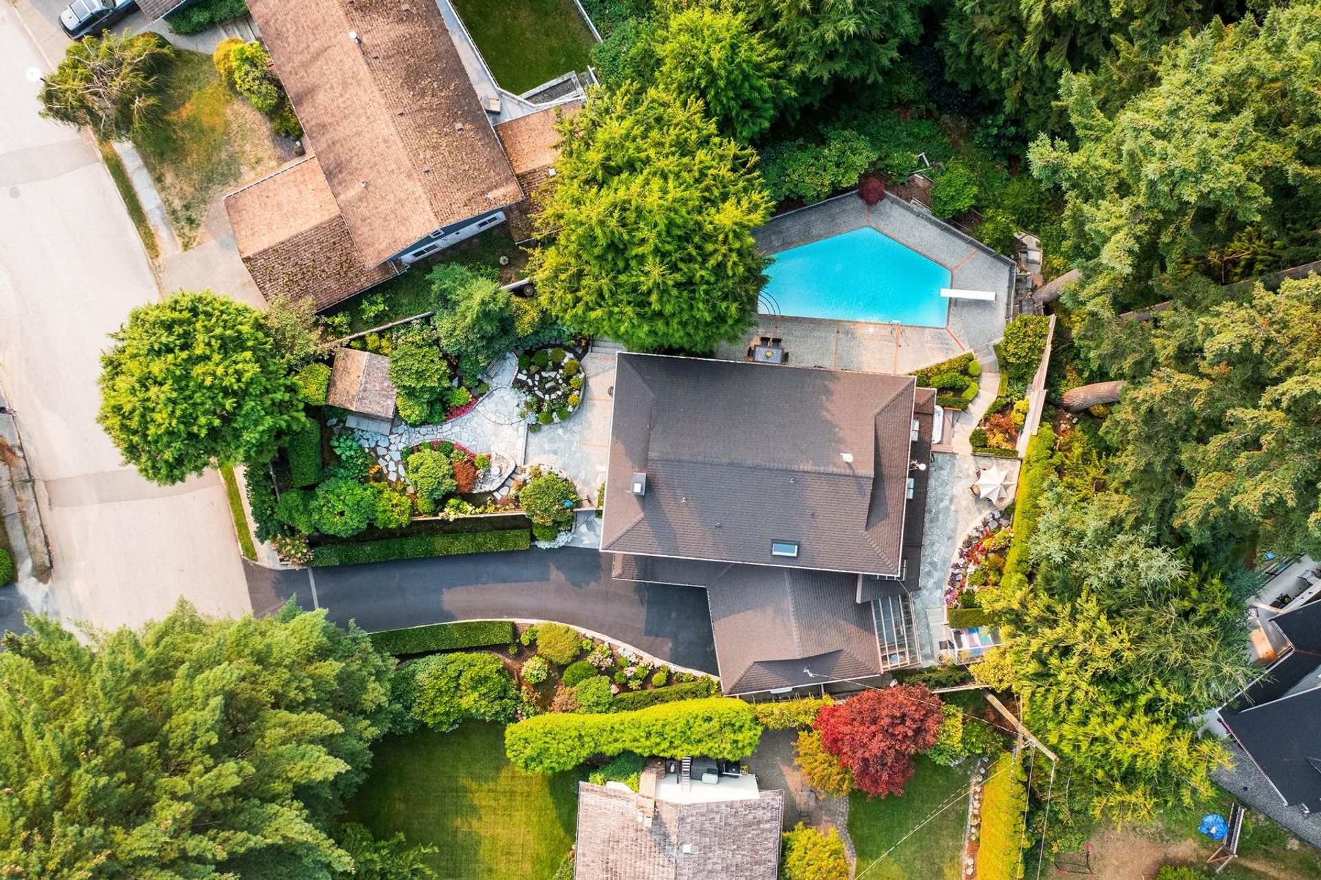 4423 Patterdale Drive, Canyon Heights NV, North Vancouver photo number 1