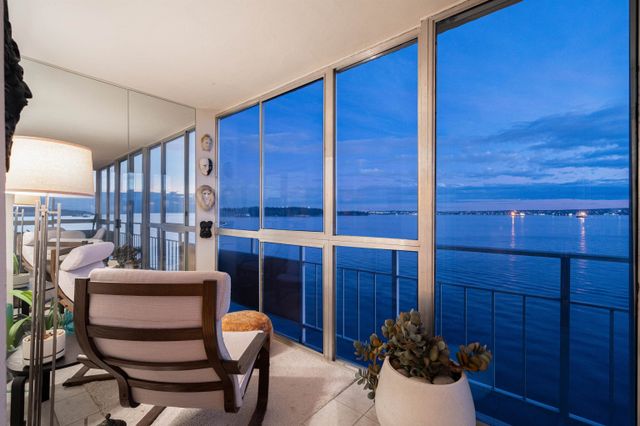 150-24th-street-dundarave-west-vancouver-19 at 1001-02 - 150 24th Street, Dundarave, West Vancouver