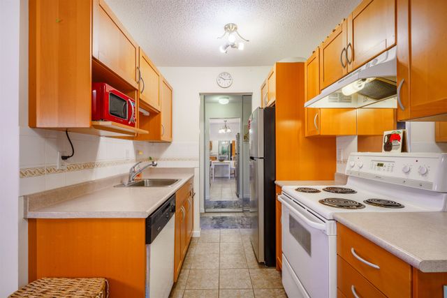  at 208 - 2255 W 5th Avenue, Kitsilano, Vancouver West