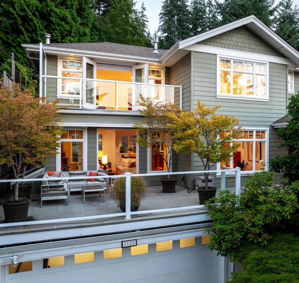 1122 Kilmer Rd, Lynn Valley, North Vancouver photo number 2