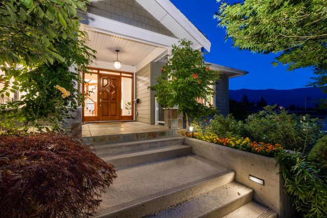  at 1122 Kilmer Rd, Lynn Valley, North Vancouver