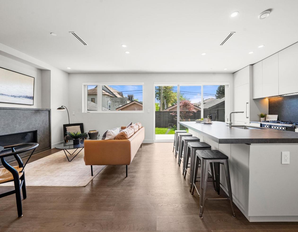 2 - 638 E 46th ST, Vancouver West photo number 2