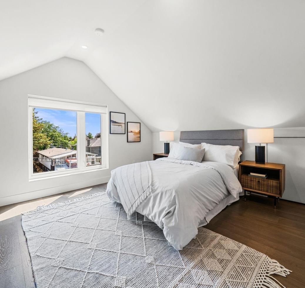 2 - 638 E 46th ST, Vancouver West photo number 2