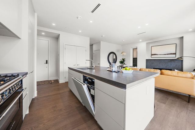  at 2 - 638 E 46th ST, Vancouver West