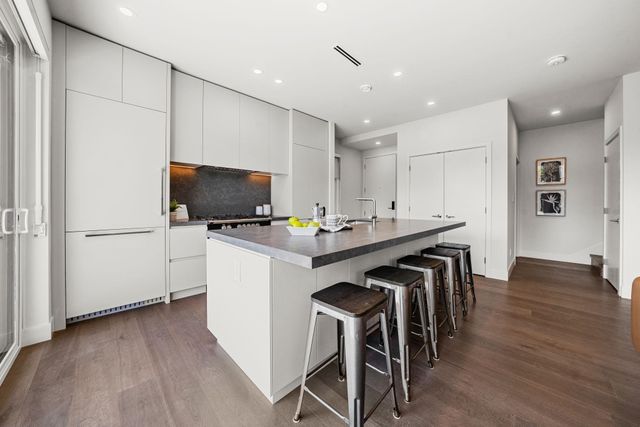  at 2 - 638 E 46th ST, Vancouver West
