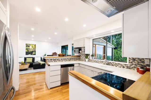 187-rondoval-crescent-upper-delbrook-north-vancouver-09 at 187 Rondoval Crescent, Upper Delbrook, North Vancouver