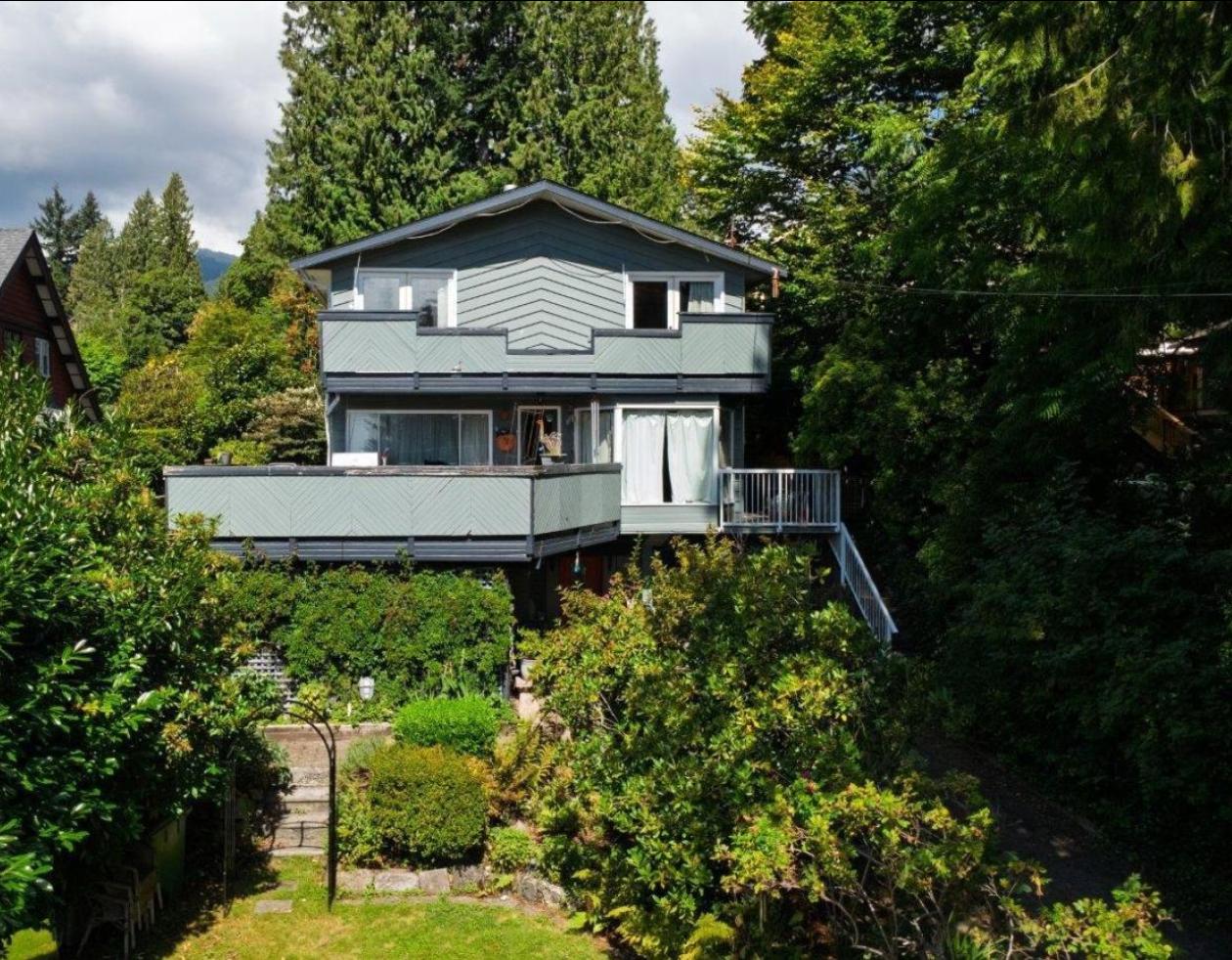 368 E Kings Rd, Upper Lonsdale, North Vancouver photo number 2