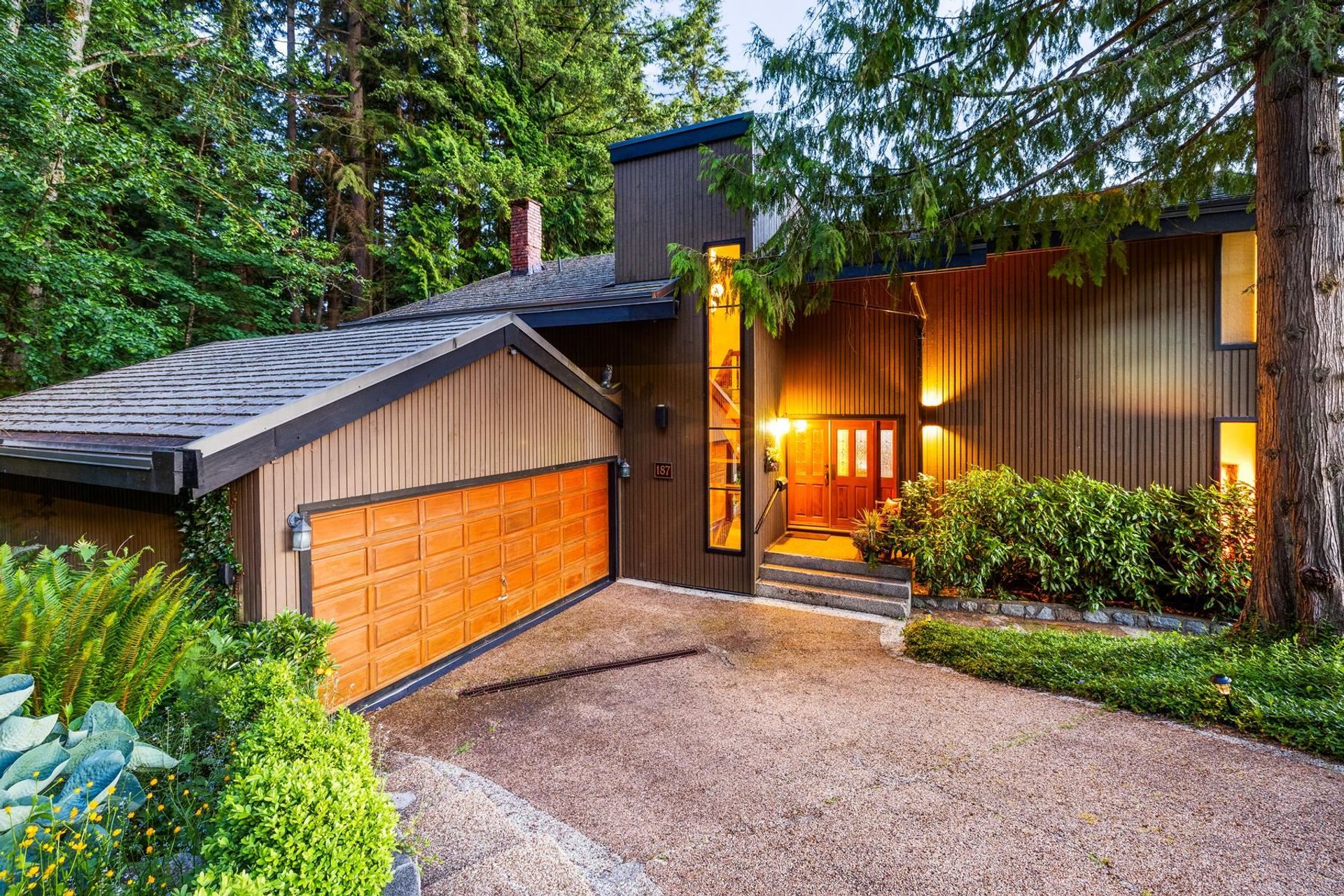 187 Rondoval Crescent, Upper Delbrook, North Vancouver photo number 1