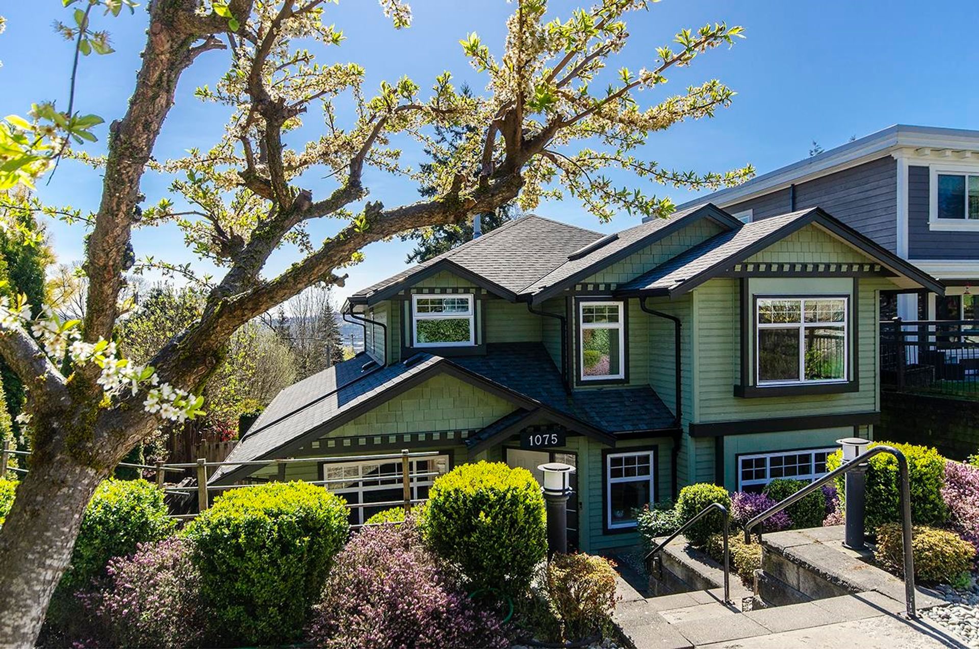 1075 Adderley Street, Calverhall, North Vancouver photo number 1
