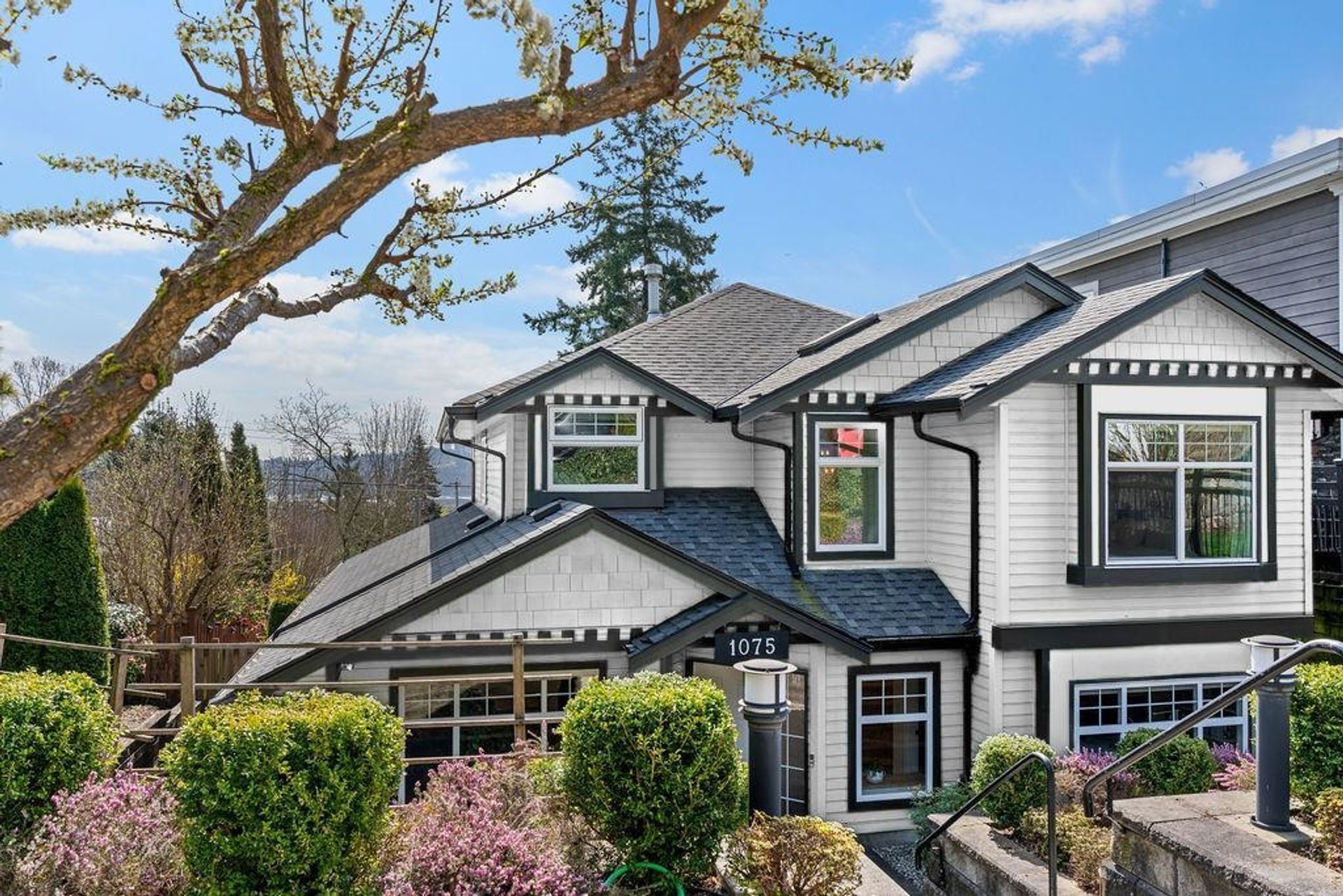 1075 Adderley Street, Calverhall, North Vancouver photo number 1