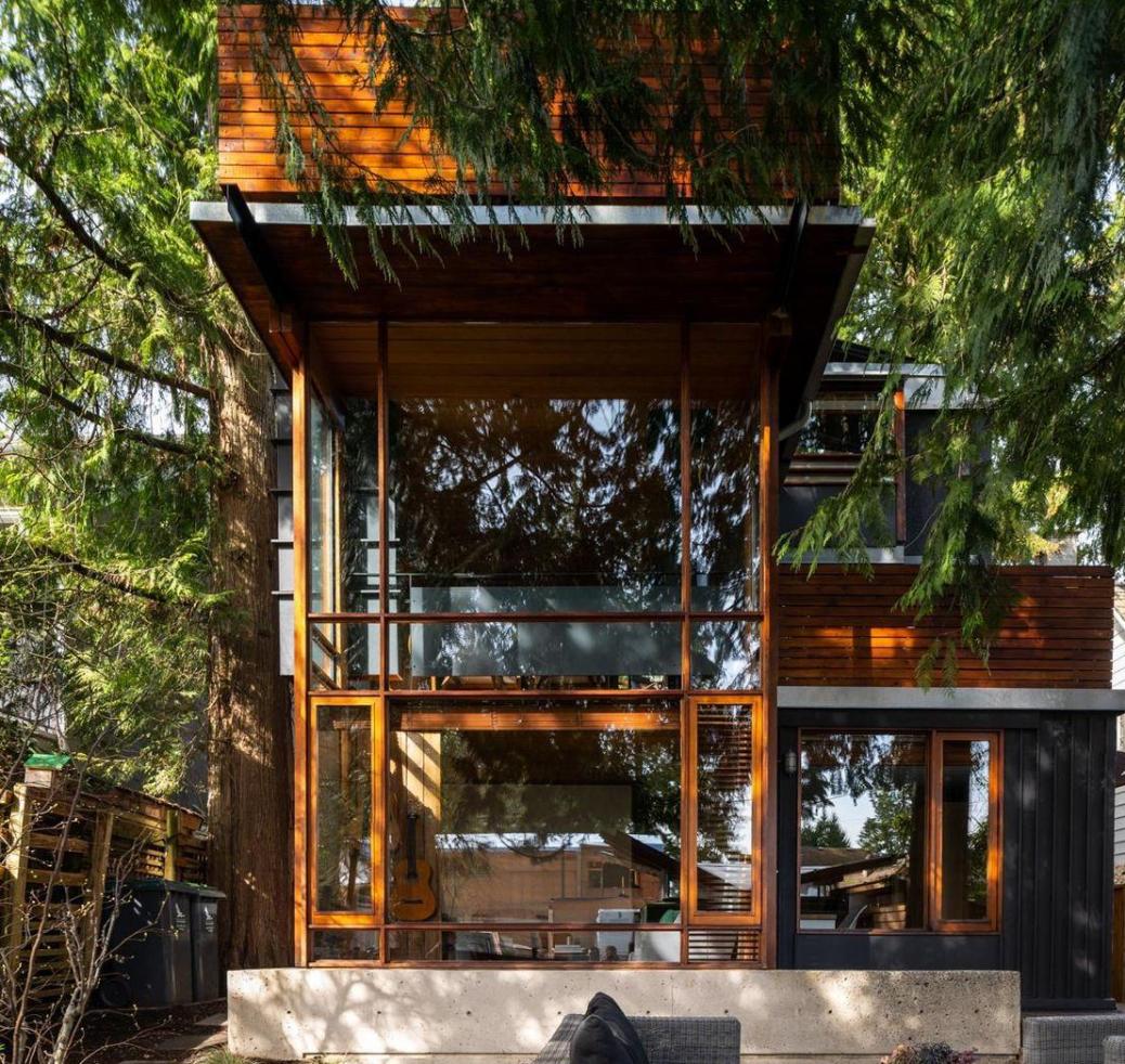 1043 Clements Avenue, Canyon Heights NV, North Vancouver photo number 2