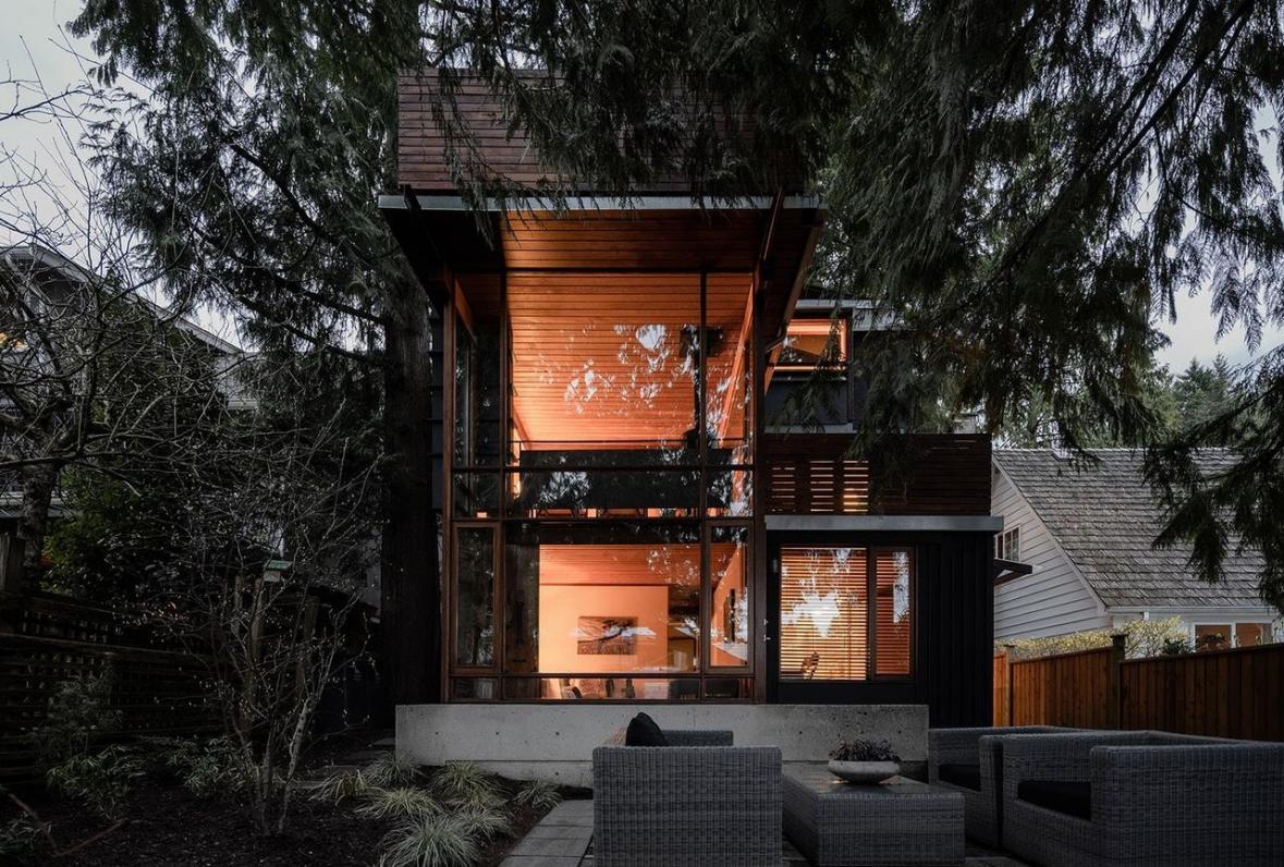 1043 Clements Avenue, Canyon Heights NV, North Vancouver photo number 2