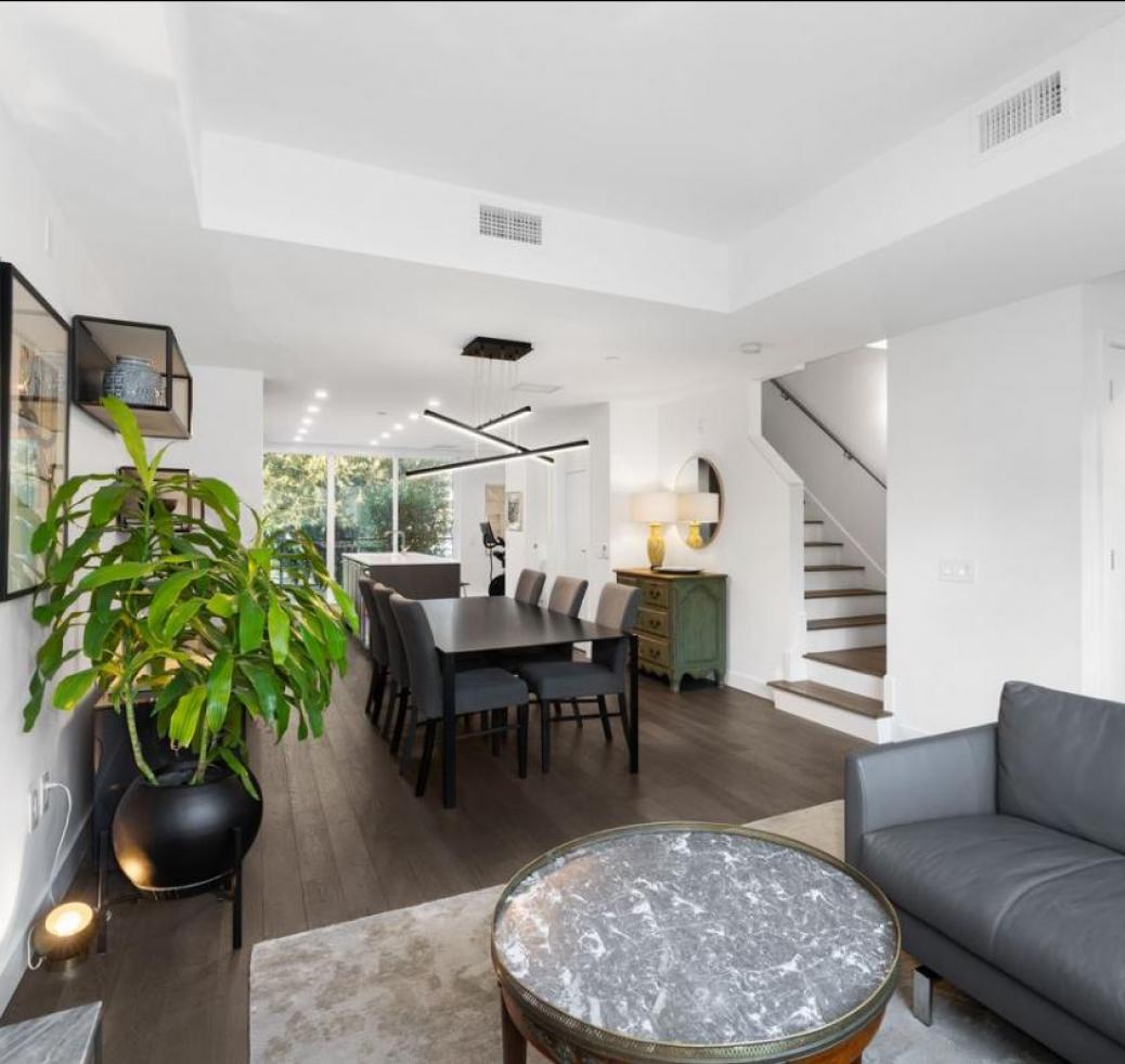 213 - 1055 Ridgewood Drive, Canyon Heights NV, North Vancouver photo number 2