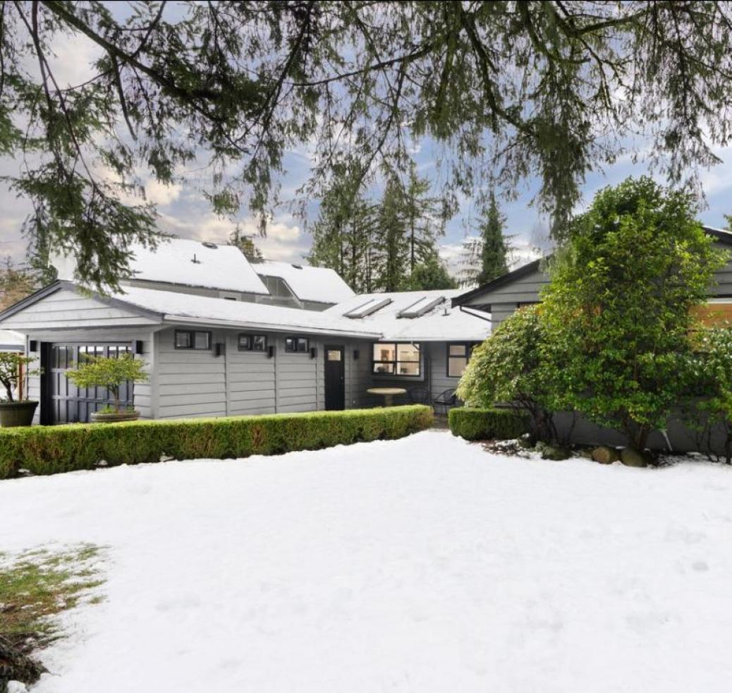 4211 Sunset Boulevard, Canyon Heights NV, North Vancouver photo number 2