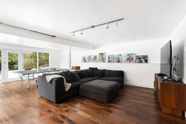 sunset21 at 4211 Sunset Boulevard, Canyon Heights NV, North Vancouver