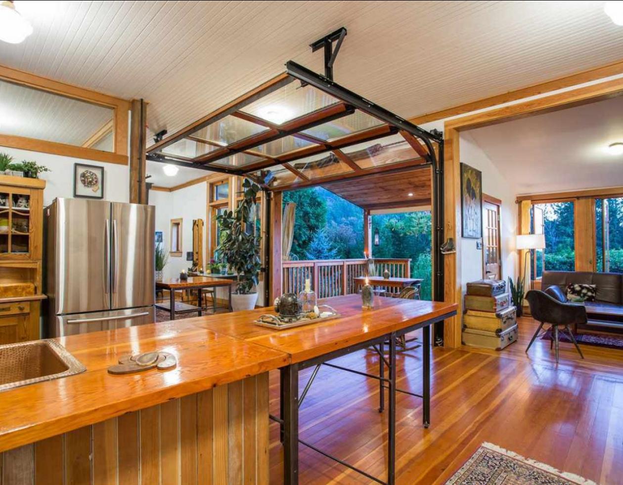 654 Lower Crescent, Britannia Beach, Squamish photo number 2