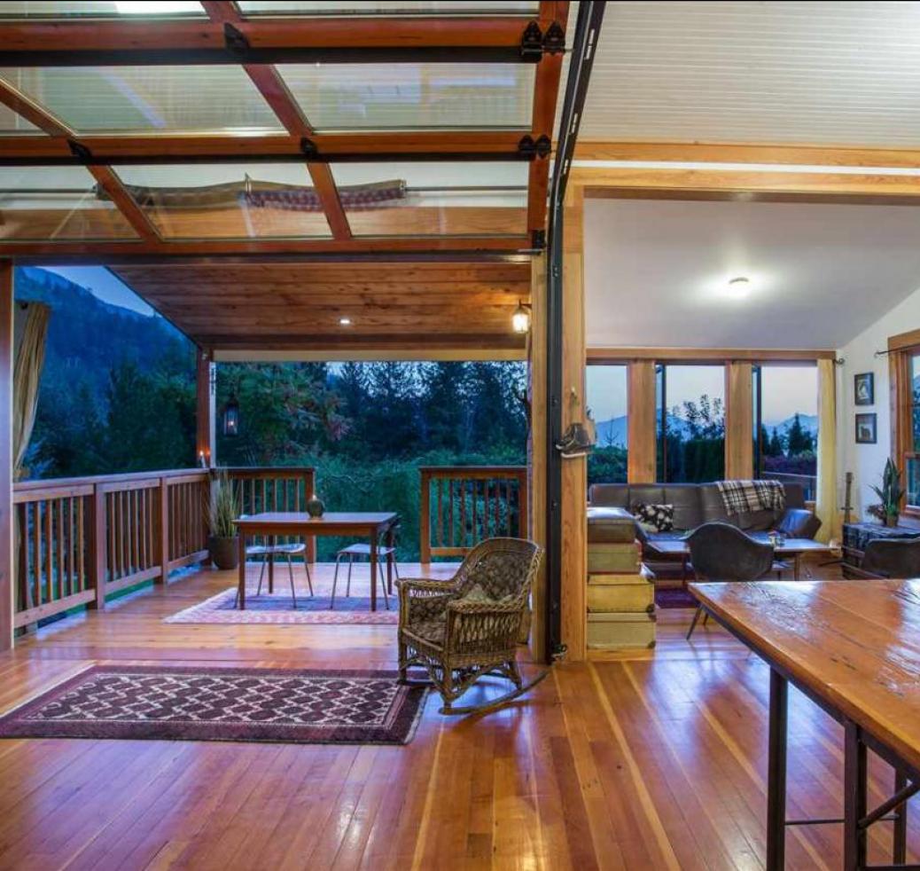 654 Lower Crescent, Britannia Beach, Squamish photo number 2