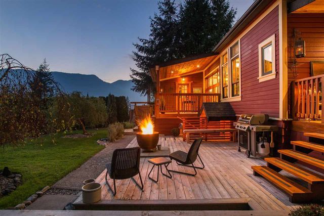 lower37 at 654 Lower Crescent, Britannia Beach, Squamish