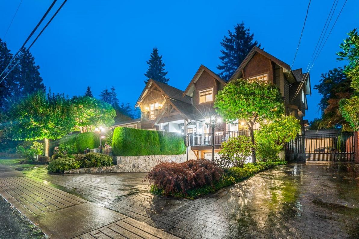 2640 Chesterfield Avenue, Upper Lonsdale, North Vancouver photo number 2