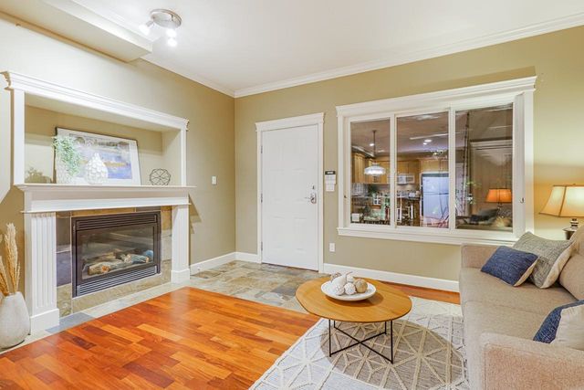chester13 at 2640 Chesterfield Avenue, Upper Lonsdale, North Vancouver