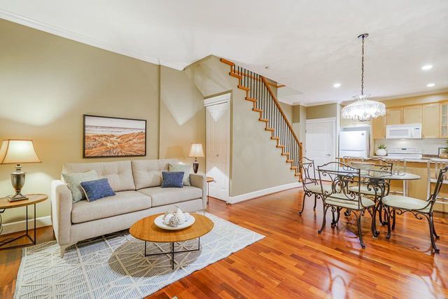chester14 at 2640 Chesterfield Avenue, Upper Lonsdale, North Vancouver