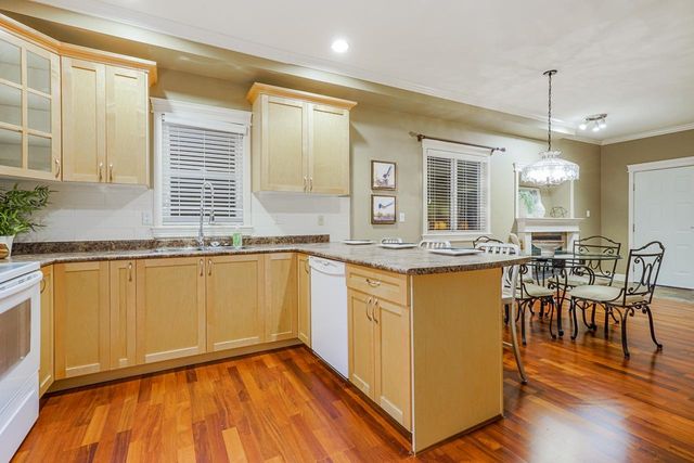 chester15 at 2640 Chesterfield Avenue, Upper Lonsdale, North Vancouver