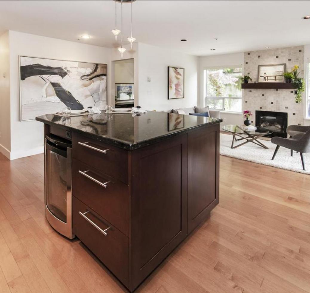 202 - 120 E 2nd Street, Lower Lonsdale, North Vancouver photo number 2