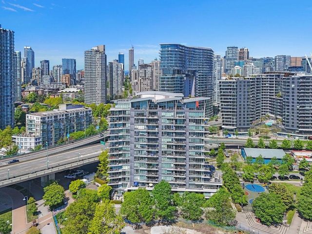 980-cooperage-way-yaletown-vancouver-west-02 at 801 - 980 Cooperage Way, Marinaside & Cooper's Park (Yaletown), Vancouver West