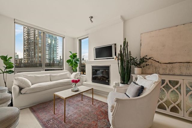 1005-beach-avenue-west-end-vw-vancouver-west-02 at 601 - 1005 Beach Avenue, West End VW, Vancouver West