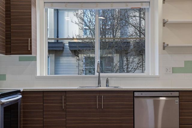 19477-72a-avenue-clayton-cloverdale-03 at 39 - 19477 72a Avenue, Clayton, Cloverdale