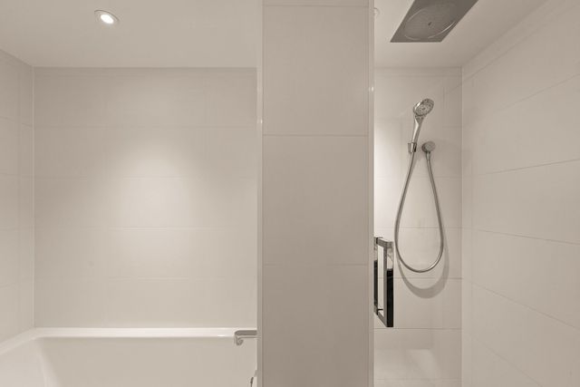 17-8x-on-the-park-1610-walk-in-shower at 1610 - 1111 Richards Street, Vancouver West